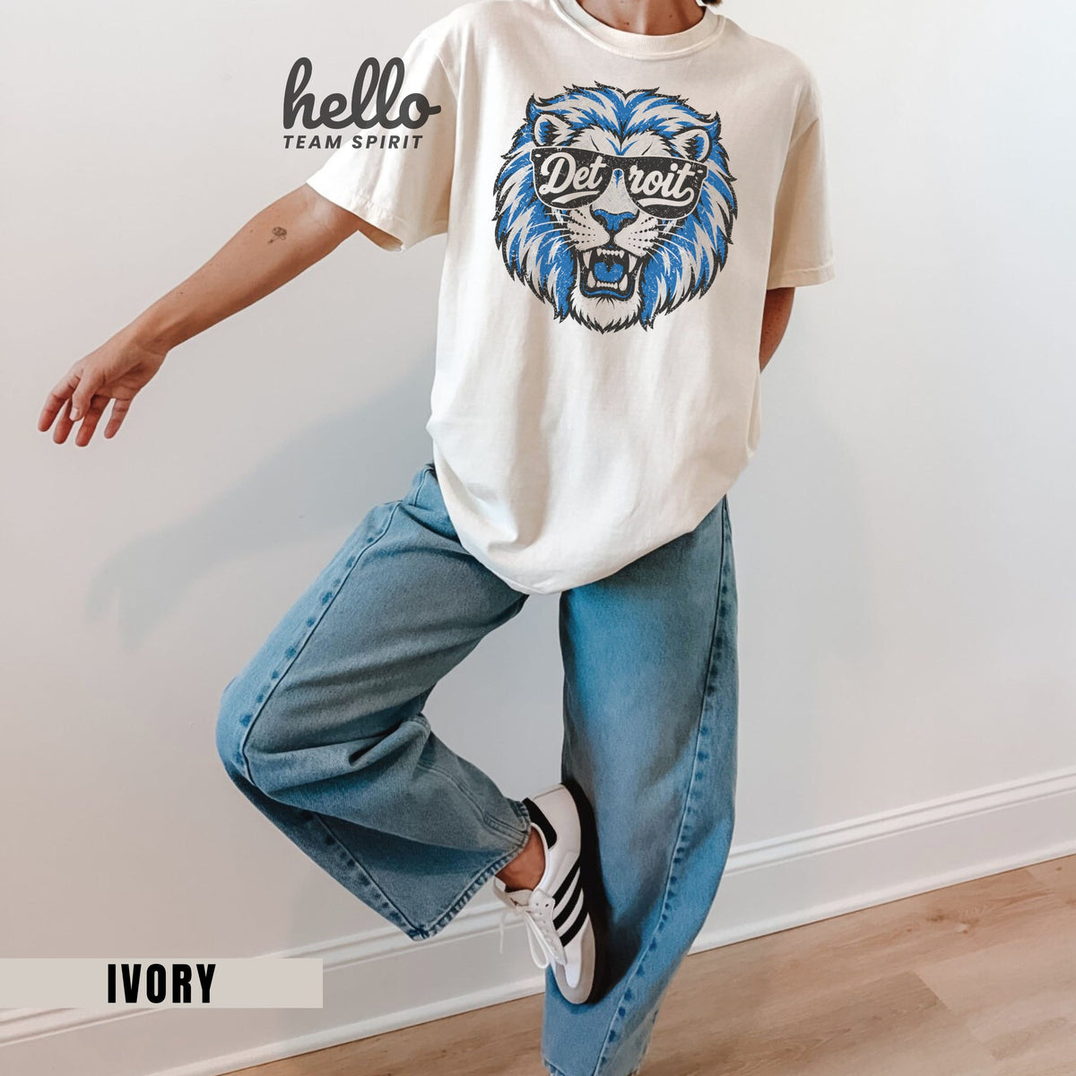 Detroit Vintage Character Football Graphic T-shirt