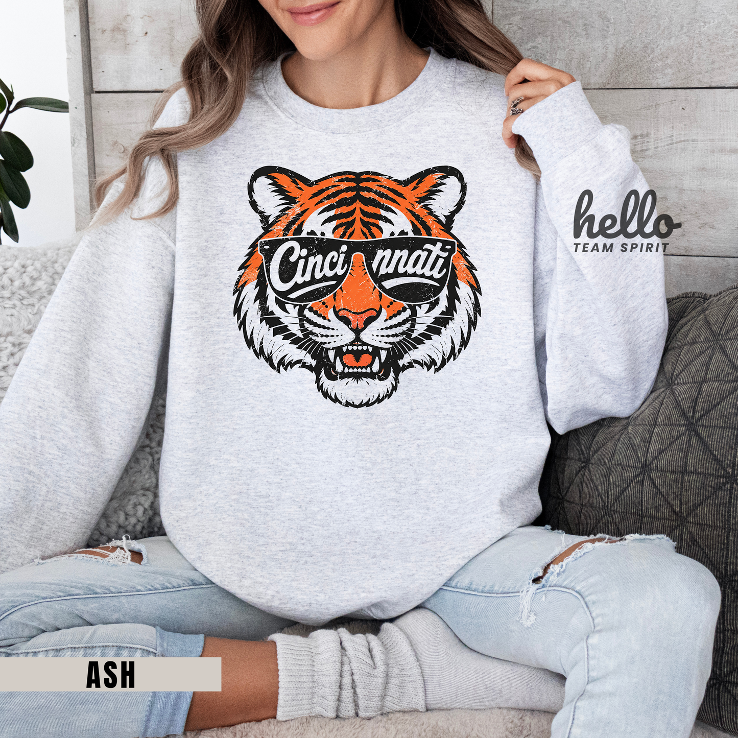 Cincinnati Vintage Character Football Graphic Sweatshirt