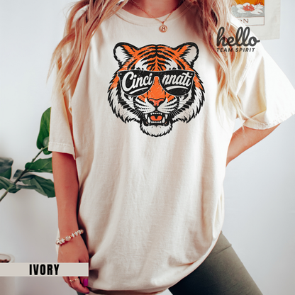 Cincinnati Vintage Character Football Graphic T-shirt