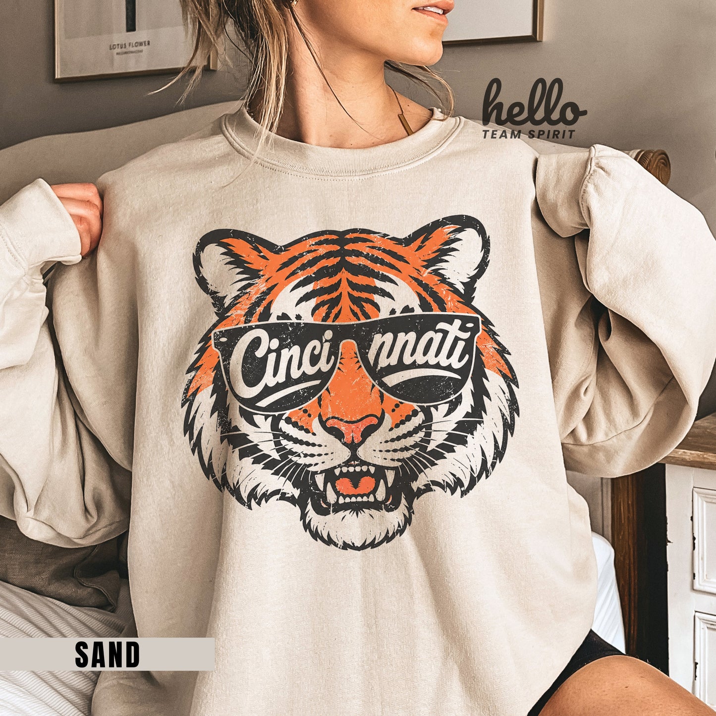 Cincinnati Vintage Character Football Graphic Sweatshirt
