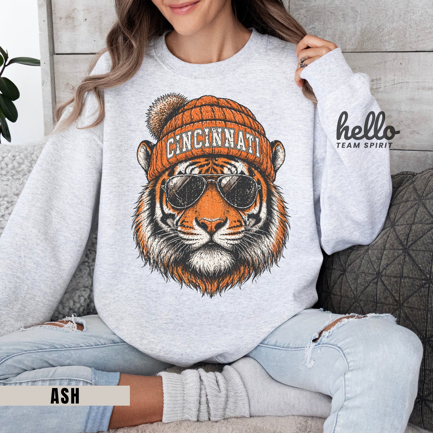 Cincinnati Retro Character Football Graphic Sweatshirt