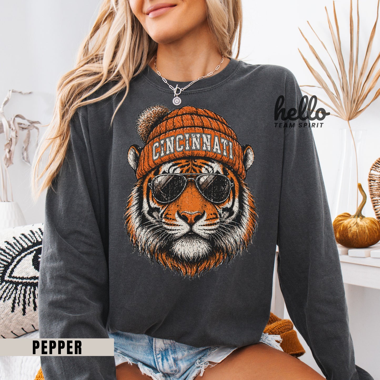 Cincinnati Retro Character Football Graphic Sweatshirt
