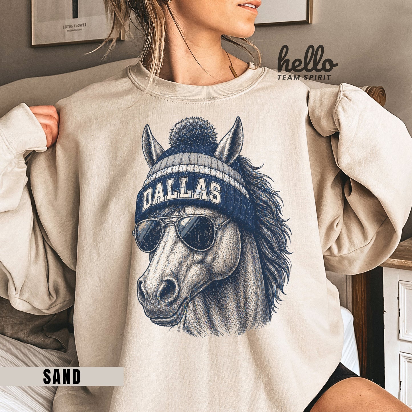 Dallas Vintage Character Football Graphic Sweatshirt